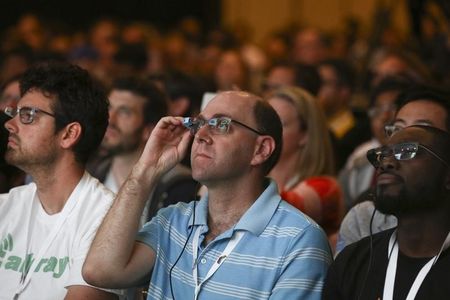 © Reuters. Google Glass-wearing attendees listen to a speaker in the 'Designing for Wearables' session at the Google I/O developers conference in San Francisco