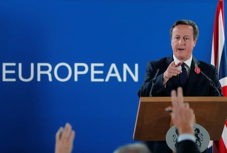 © Reuters. Britain's Prime Minister David Cameron gestures during a news conference after an EU summit in Brussels