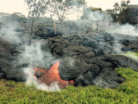 © Reuters. Lava do vulcão Kilauea, em Pahoa, no Havaí