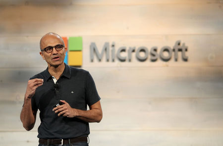 © Reuters. Microsoft CEO Nadella speaks during a Microsoft cloud briefing event in San Francisco