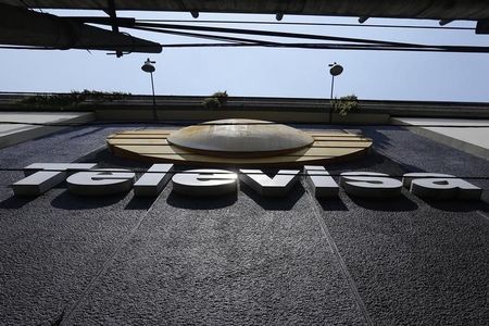 © Reuters. Logo of broadcaster Televisa at its San Angel premises in Mexico City