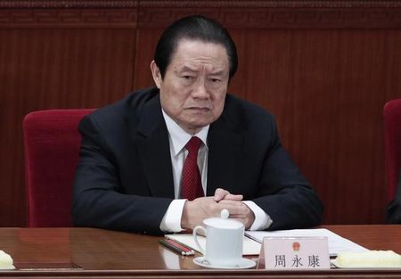 © Reuters. Former China's Politburo Standing Committee Member Zhou Yongkang attends the closing ceremony of the NPC in Beijing