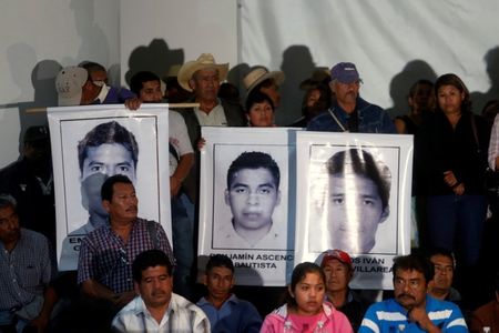 © Reuters. Relatives of the 43 missing students of Ayotzinapa Teacher Training College Raul Isidro Burgos take part in a news conference in Mexico City