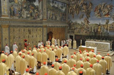 © Reuters. Nuevos sistemas de luz y aire protegerán los frescos de la Capilla Sixtina