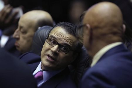 © Reuters. Presidente da Câmara dos Deputados, Henrique Eduardo Alves, preside sessão da Casa em Brasília