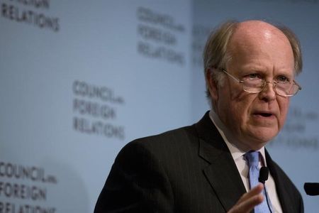 © Reuters. Philadelphia Federal Reserve President Charles Plosser speaks at the Council on Foreign Relations in New York