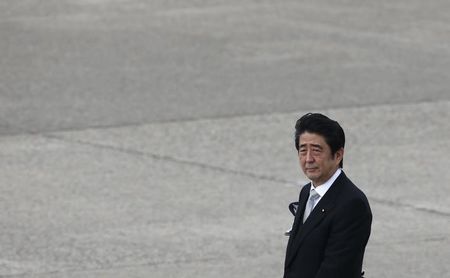 © Reuters. Japan's PM Abe reviews members of JSDF during the JSDF Air Review to celebrate 60 years since the service's founding at Hyakuri air base in Omitama