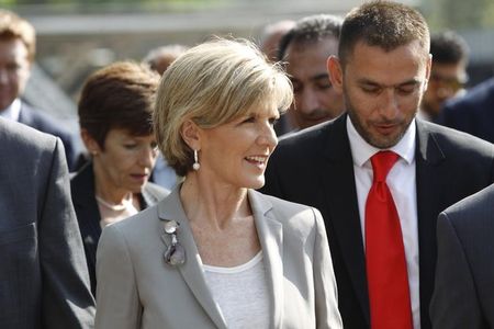 © Reuters. Australia's Foreign Minister Bishop walks with her Iraqi counterpart al-Jaafari in Baghdad