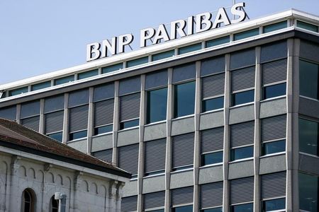 © Reuters. BNP Paribas sign is pictured on a building of the bank in Geneva