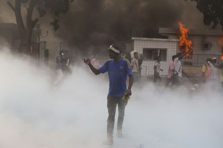 © Reuters. El Ejército de Burkina Faso impone un gobierno interino tras disturbios