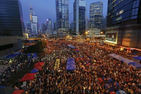 © Reuters. Manifestantes pró-democracia durante protesto no distrito financeiro de Hong Kong