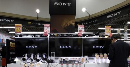 © Reuters.  Sony pierde menos de lo esperado gracias a las ventas de la PlayStation 4