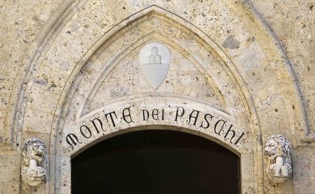 © Reuters. The entrance of Monte dei Paschi bank headquaters is pictured in downtown Siena