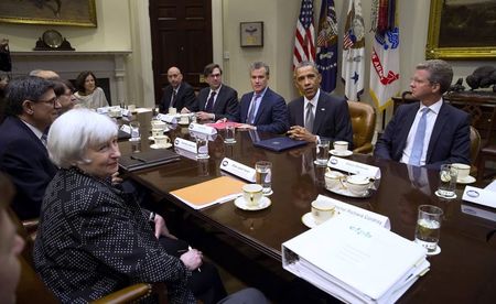 © Reuters. U.S. President Obama meets with financial regulators at the White House in Washington