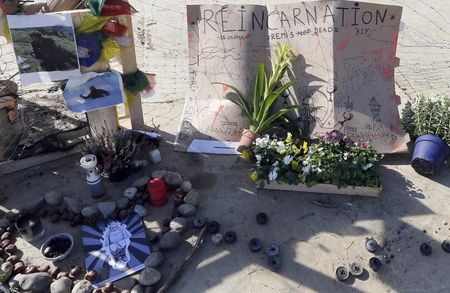 © Reuters. AFFRONTEMENTS AVEC LA POLICE À NANTES ET TOULOUSE APRÈS LA MORT DE REMI FRAISSE