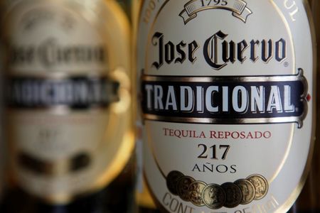 © Reuters. Diageo y mexicana José Cuervo, cerca de acuerdo para intercambiar marcas