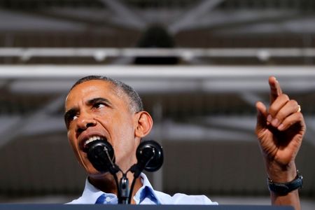 © Reuters. U.S. President Barack Obama campaigns for Democratic candidates at Wayne State University in Detroit, Michigan