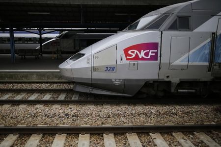 © Reuters. TRAFIC ATTENDU QUASI NORMAL À LA SNCF ET À LA RATP MARDI