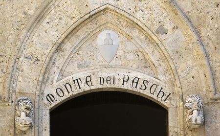 © Reuters. The entrance of Monte dei Paschi bank headquaters is pictured in downtown Siena