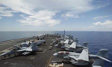 © Reuters. A general view of the aircrafts on the flight deck during a tour of the USS Nimitz aircraft carrier on patrol in the South China Sea