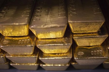 © Reuters. قطع الذهب في لندن صباحا على 1170.75 دولار للأوقية