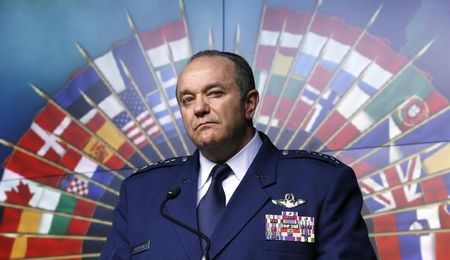 © Reuters. القائد العسكري لحلف الأطلسي يقول إن الخروقات الجوية الروسية تتزايد
