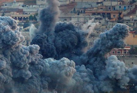 © Reuters. الجيش الأمريكي: أمريكا توجه 14 ضربة جوية للدولة الإسلامية في سوريا والعراق
