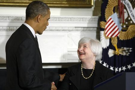 © Reuters. Obama shakes hands with Yellen after announcing her nomination to head the Federal Reserve at the White House in Washington