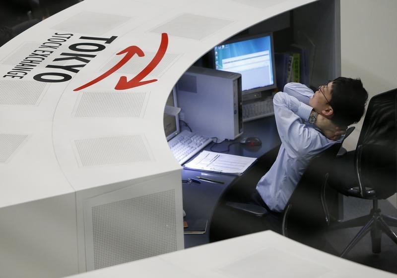 &copy; Reuters An employee of the Tokyo Stock Exchange stretches at the bourse in Tokyo