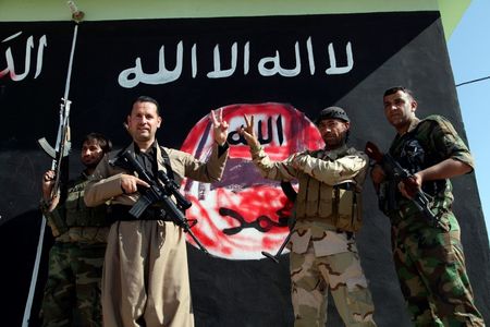 © Reuters. المرصد السوري: تنظيم الدولة الإسلامية يفرج عن 93 من أكراد سوريا