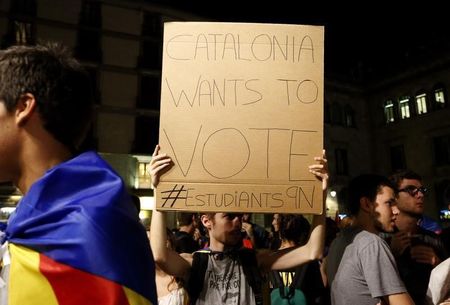 © Reuters. المحكمة الدستورية الاسبانية تعلق تصويتا بشأن الاستقلال في قطالونيا
