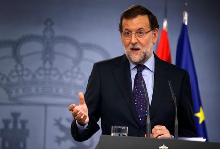 © Reuters. Rajoy promete bajar los impuestos si gana las elecciones