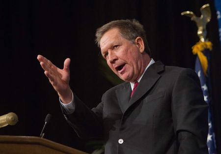 © Reuters. Ohio Governor Kasich speaks at a luncheon during the Republican Jewish Coalition Spring Leadership Meeting at the Venetian Resort in Las Vegas in this file photo from