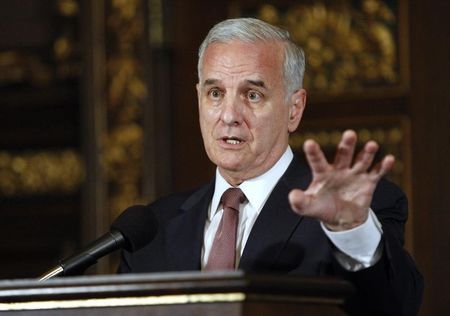 © Reuters. Minnesota Gov Dayton speaks to mreporters after signing bills in St. Paul