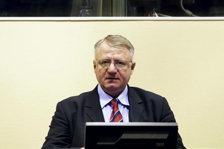 © Reuters. Serbian ultranationalist Vojislav Seselj attends his trial at the U.N. war crimes tribunal in The Hague