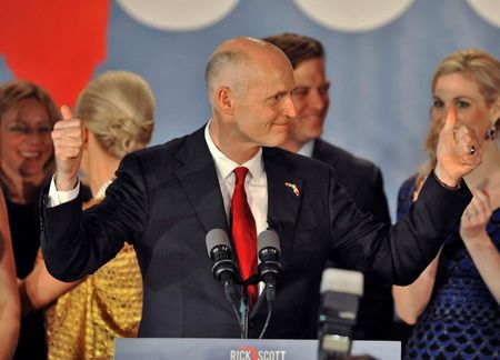 © Reuters. Republican Florida Governor Scott celebrates his re-election during a U.S. midterm elections night party with supporters in Bonita Springs