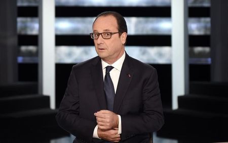 © Reuters. Un impopular Hollande promete no poner nuevos impuestos el año próximo 