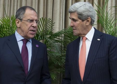 © Reuters. كيري يقول إن أمريكا وروسيا ستتبادلان المعلومات بشأن حدود أوكرانيا