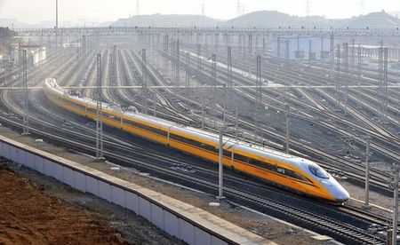 © Reuters. A CRH Harmony bullet inspection train leaves a train station for a railway inspection assignment, in Guiyang