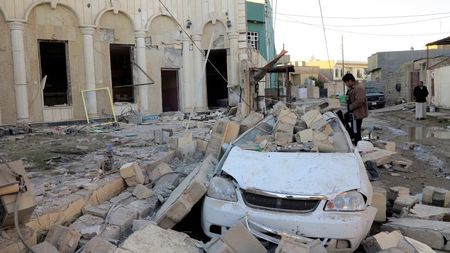 © Reuters. الشرطة ومصادر طبية: مقتل 20 في انفجارات في بغداد والرمادي