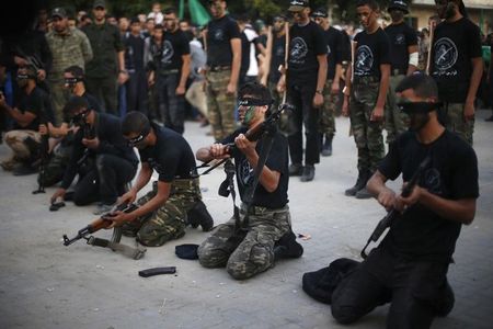 © Reuters. منظمة التحرير الفلسطينية تتهم حماس بالوقوف وراء تفجيرات الجمعة في غزة