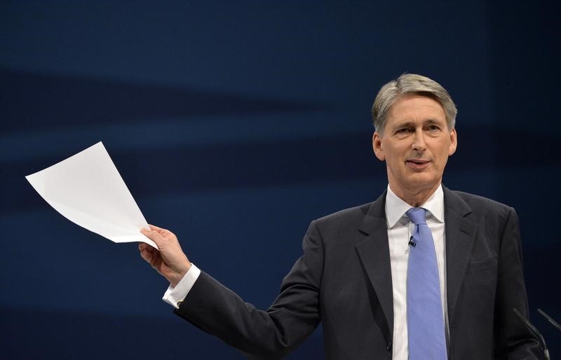 © Reuters. Britain's Defence Secretary Hammond speaks on the first day of the Conservative Party annual conference in Manchester northern England