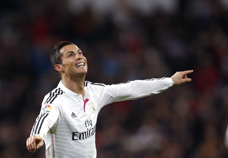 © Reuters. Un 'hat trick' de Cristiano Ronaldo da 18º triunfo seguido al Real Madrid