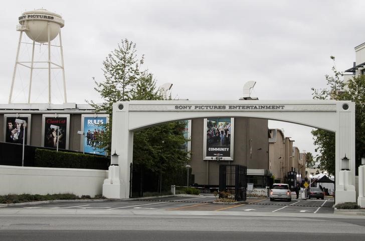 © Reuters. An entrance gate to Sony Pictures Entertainment at the Sony Pictures lot is pictured in Culver City