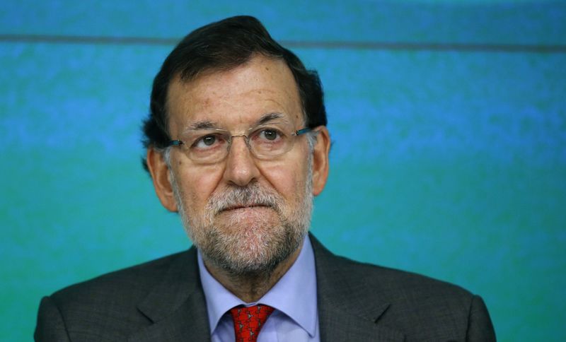 © Reuters. Spain's Prime Minister Mariano Rajoy reacts at the beginning of a People's Party (PP) executive committee meeting at the party headquarters in Madrid