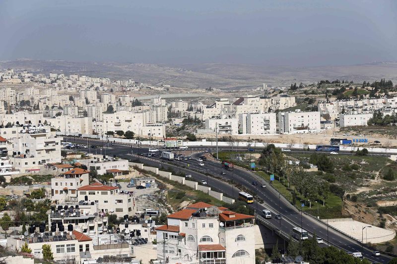 © Reuters. العرب في المستوطنات اليهودية.. إشكالية التعايش أو المغادرة