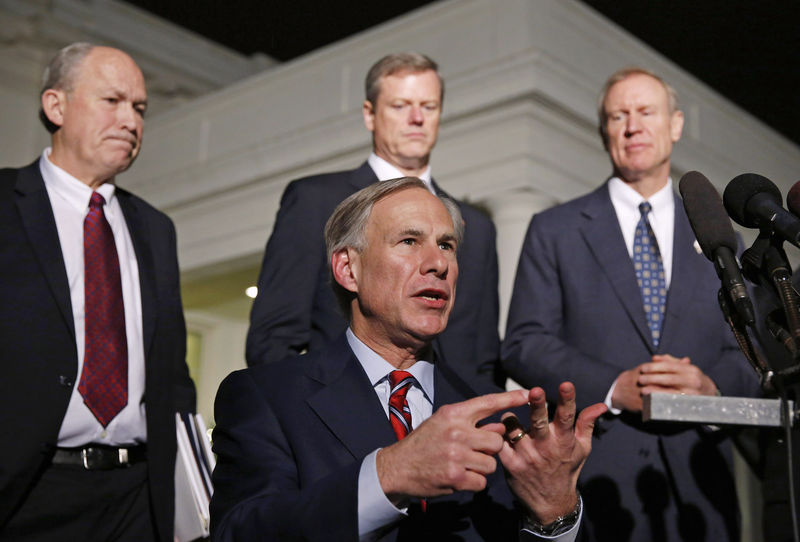 © Reuters. Texas Gov-elect Greg Abbott speaks to the media after a meeting with President Obama and other Governor-elects at the White House in Washington