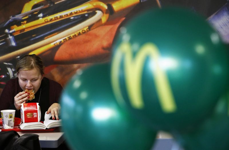© Reuters. McDonald's advierte que débiles ventas afectarán sus ganancias 