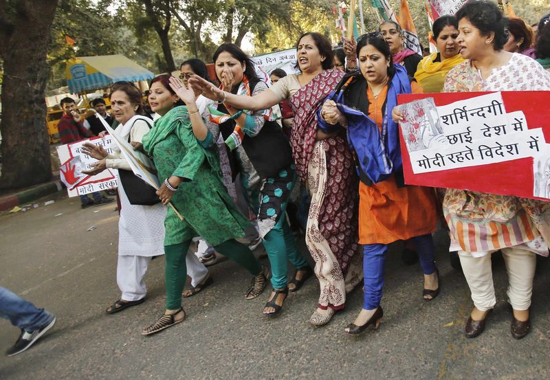 © Reuters. دلهي تحظر شركات سيارات الأجرة عبر الإنترنت بعد مزاعم اغتصاب
