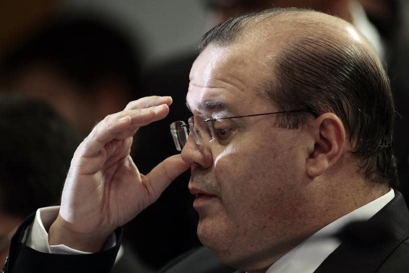 © Reuters. Presidente do Banco Central, Alexandre Tombini, durante audiência pública no Senado, em Brasília 